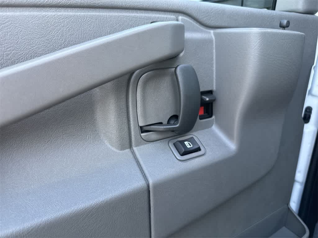 2025 Chevrolet Express RWD 2500 155"