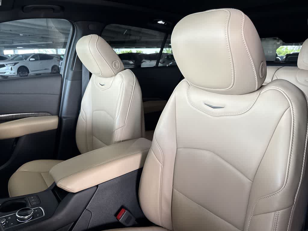 2024 Cadillac XT4 FWD Premium Luxury