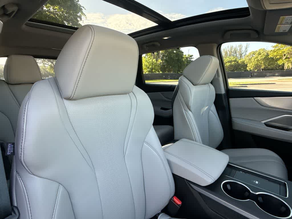 2025 Acura MDX w/Technology Package
