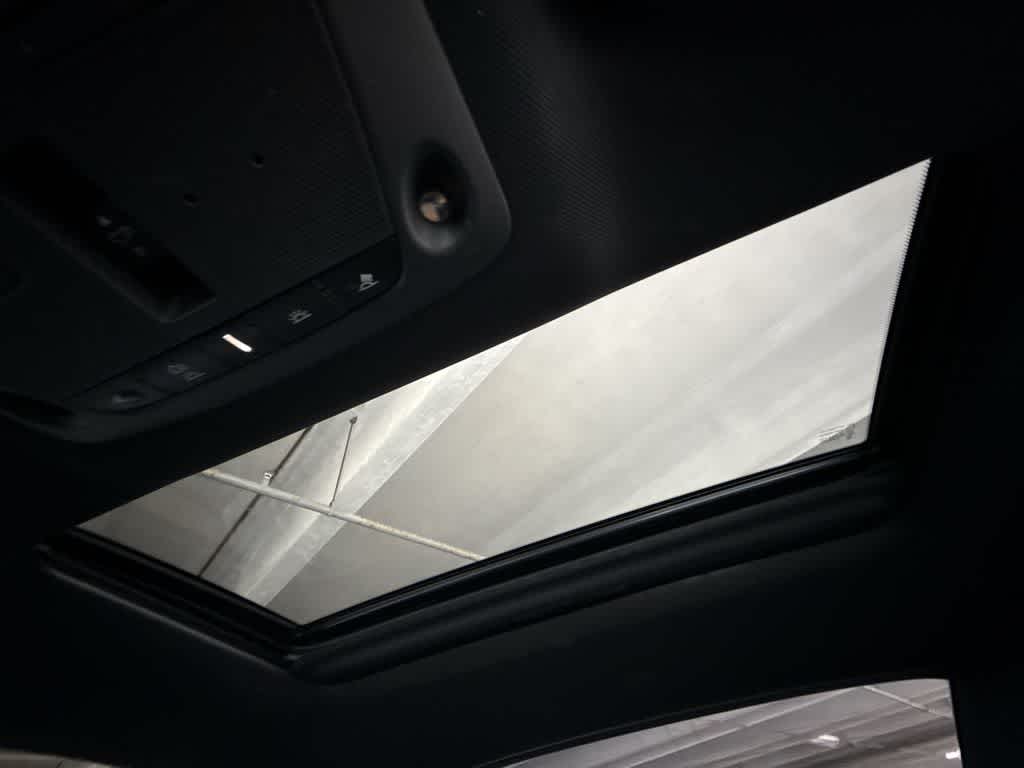 2022 INFINITI Q60 LUXE
