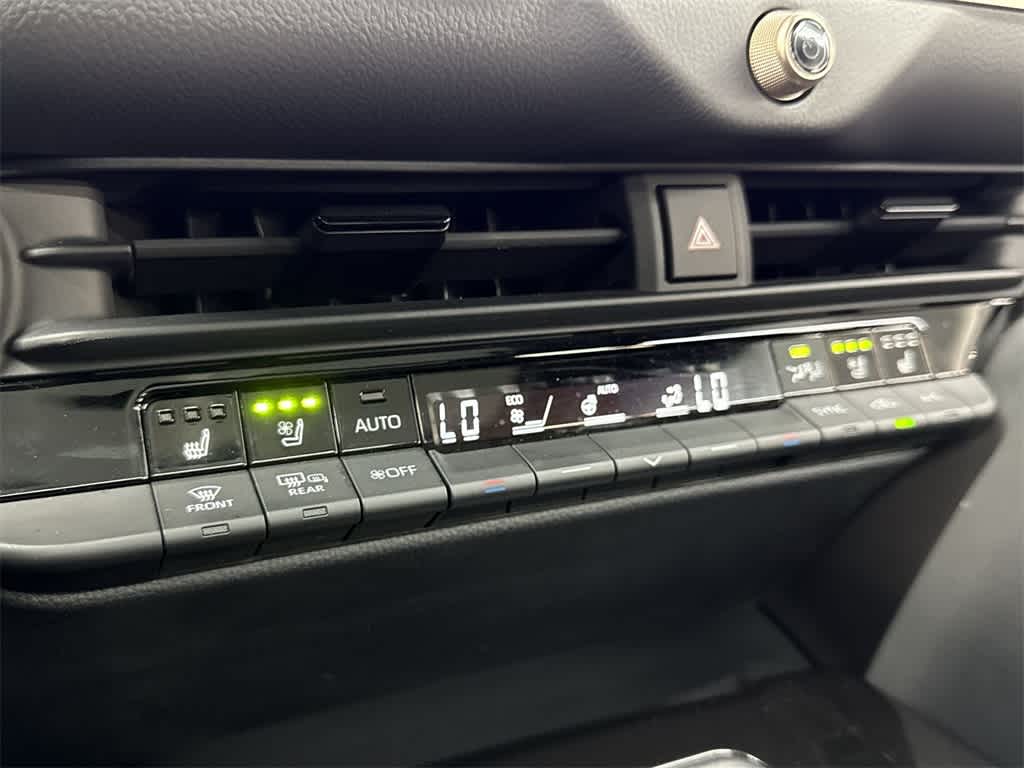 2025 Toyota Crown Signia Limited