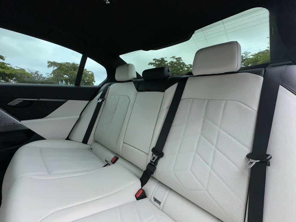 2026 BMW 530i 530i