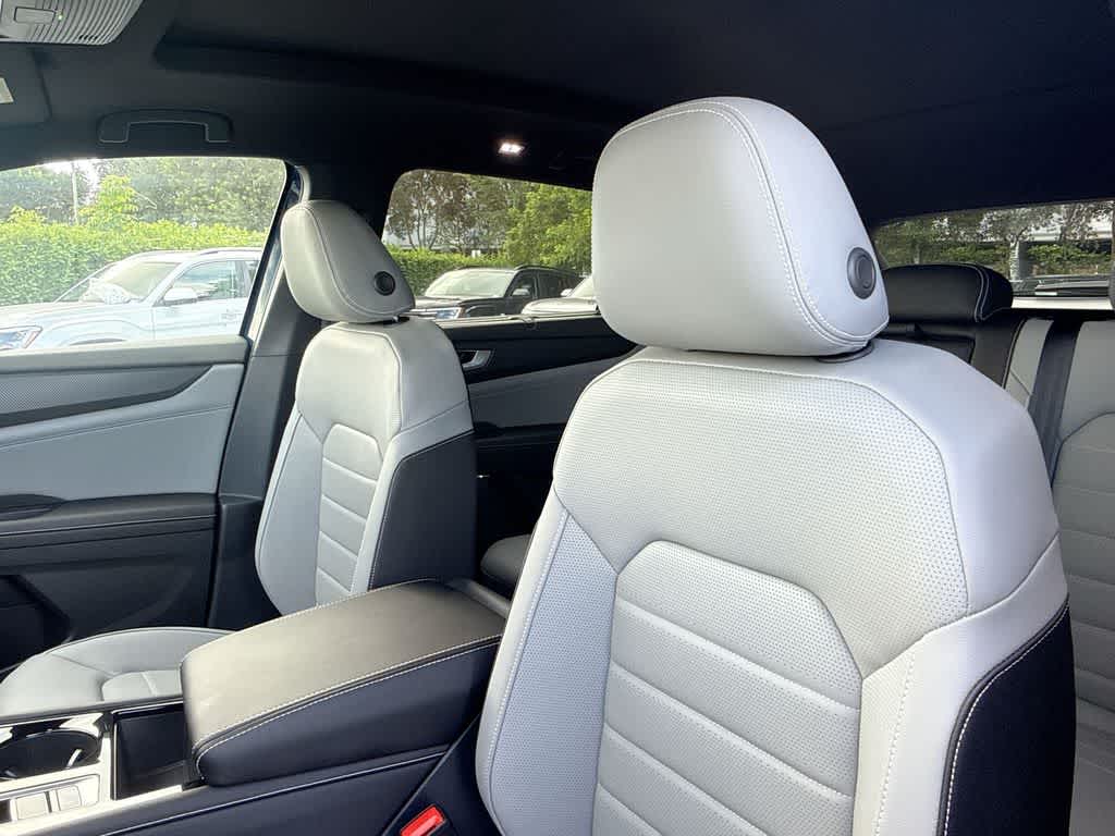 2026 Volkswagen Atlas Cross Sport 2.0T SEL R-Line Black