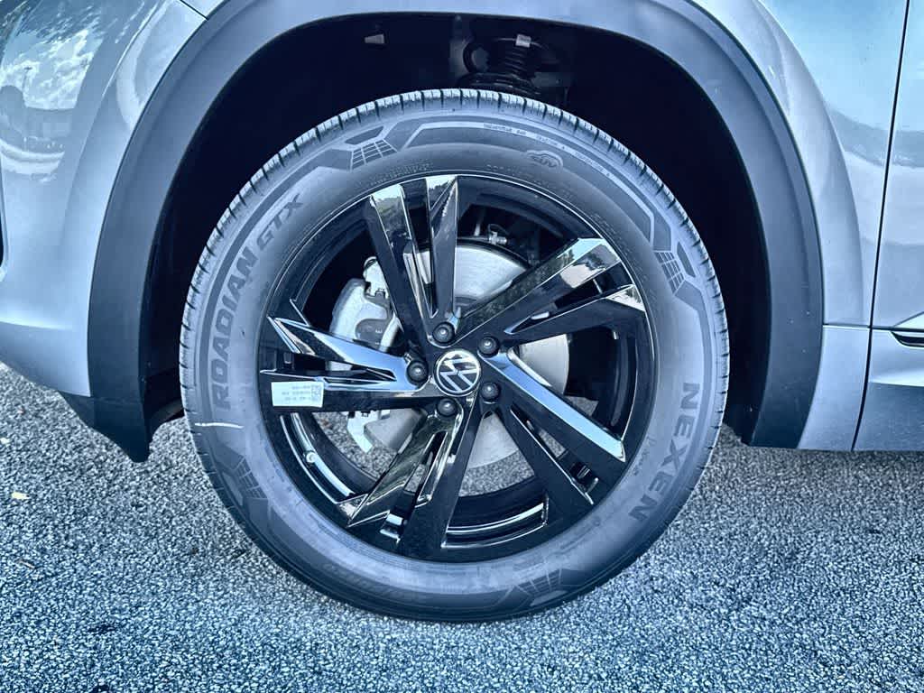 2026 Volkswagen Atlas Cross Sport 2.0T SEL R-Line Black