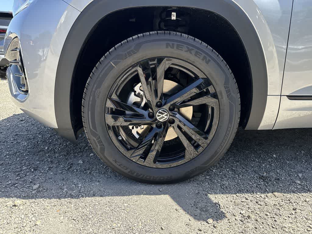 2026 Volkswagen Atlas Cross Sport 2.0T SEL R-Line Black
