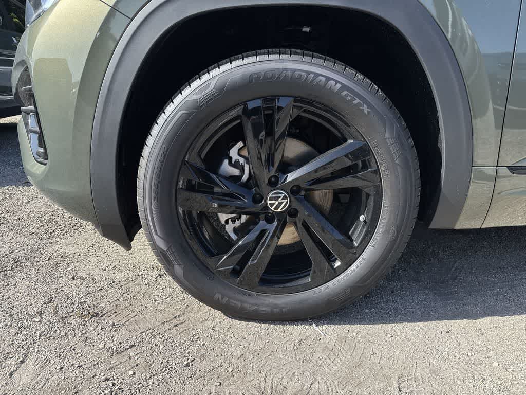 2026 Volkswagen Atlas Cross Sport 2.0T SEL R-Line Black