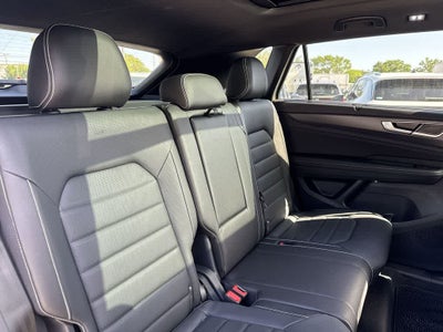 2026 Volkswagen Atlas Cross Sport 2.0T SEL R-Line Black