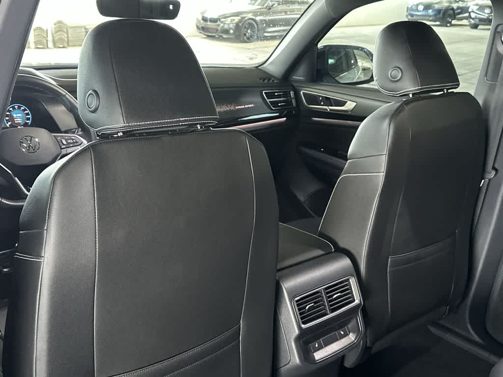 2025 Volkswagen Atlas Cross Sport 2.0T SEL R-Line Black