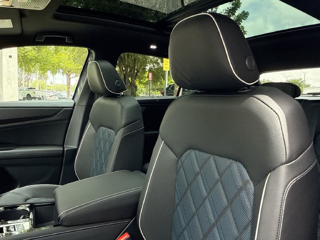 2026 Volkswagen Atlas Cross Sport 2.0T SEL Premium R-Line