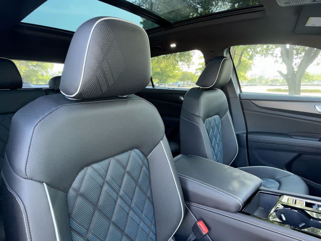 2026 Volkswagen Atlas Cross Sport 2.0T SEL Premium R-Line