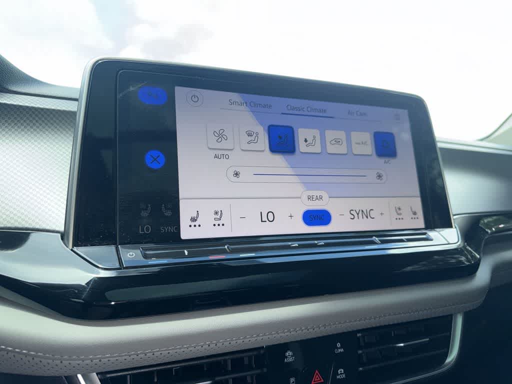 2024 Volkswagen Atlas 2.0T Peak Edition SEL