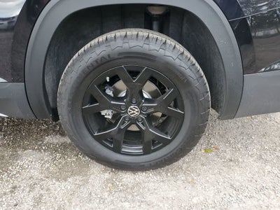 2024 Volkswagen Atlas 2.0T Peak Edition SEL