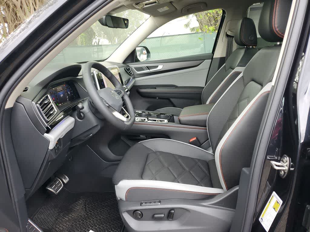 2024 Volkswagen Atlas 2.0T Peak Edition SEL