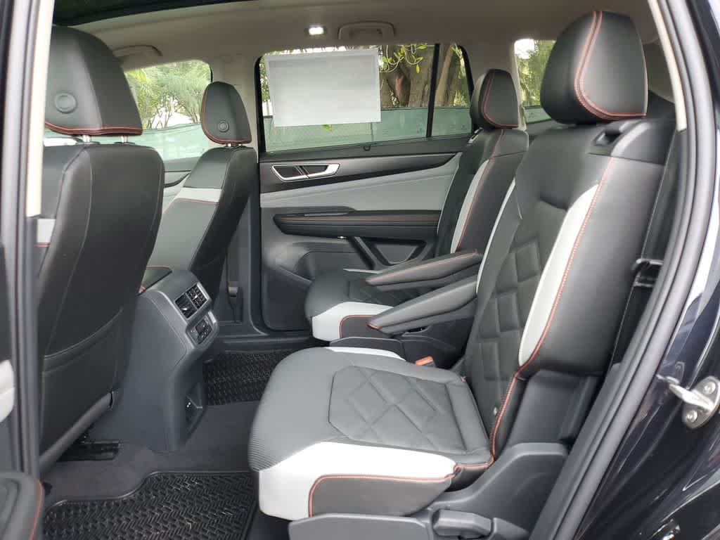 2024 Volkswagen Atlas 2.0T Peak Edition SEL