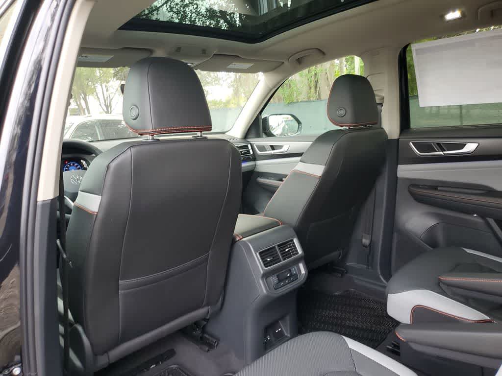2024 Volkswagen Atlas 2.0T Peak Edition SEL