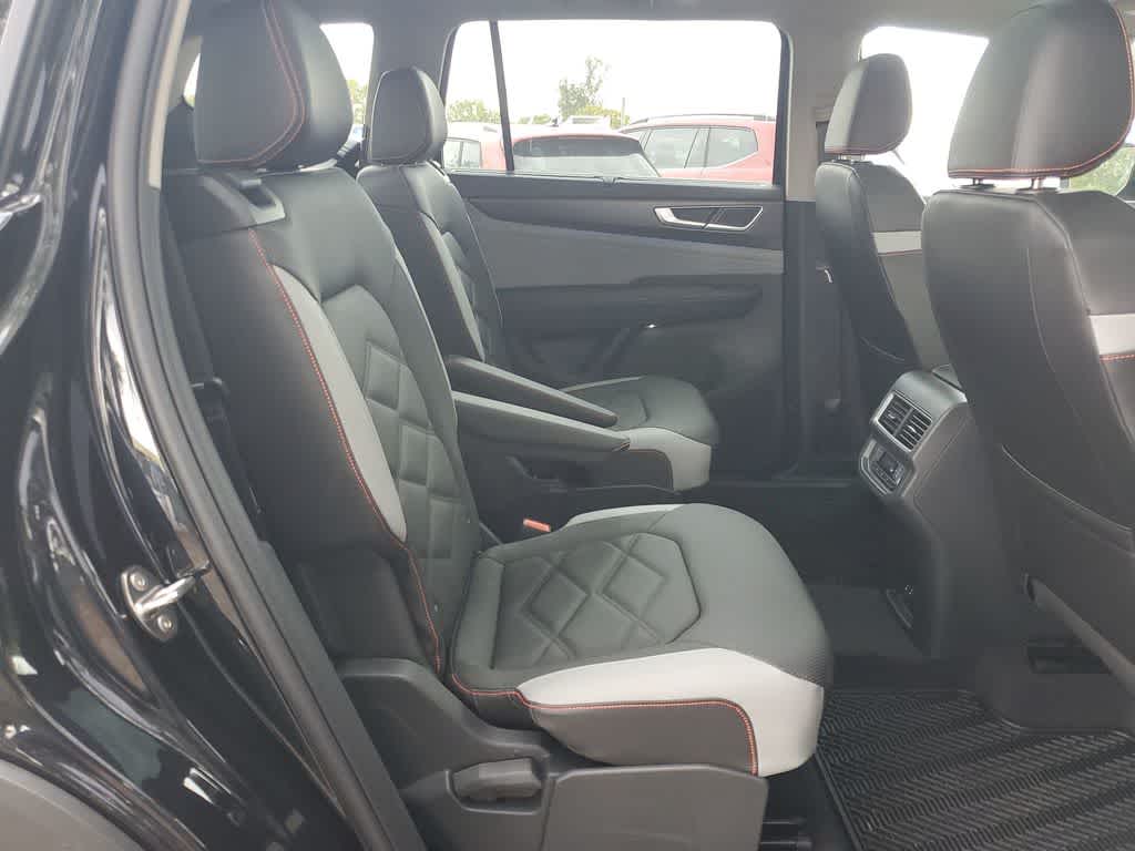 2024 Volkswagen Atlas 2.0T Peak Edition SEL
