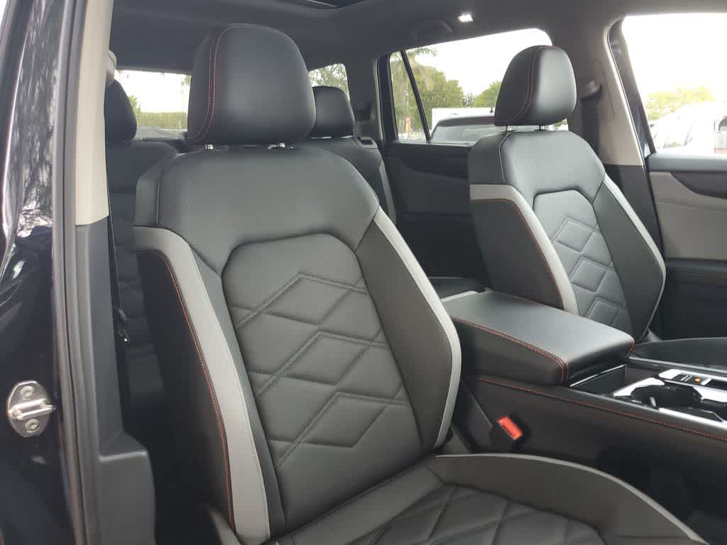 2024 Volkswagen Atlas 2.0T Peak Edition SEL