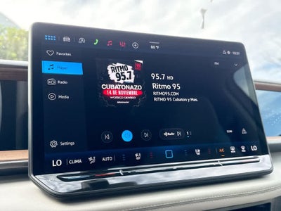 2027 Volkswagen Atlas SE w/Technology