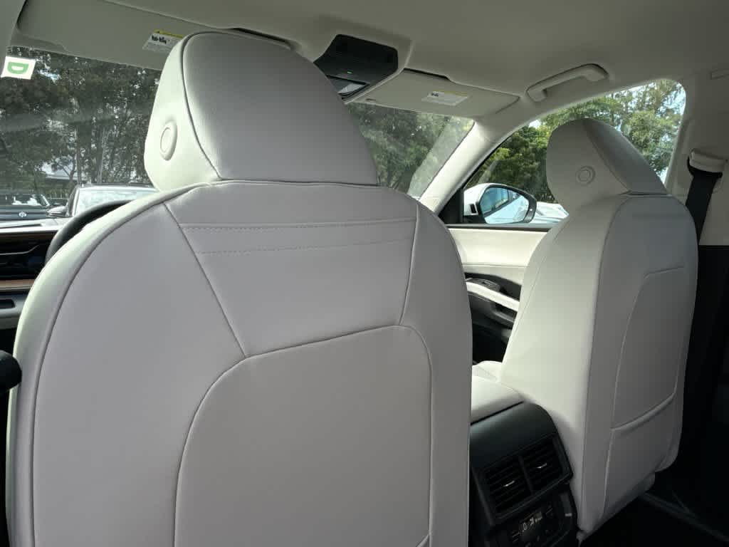 2027 Volkswagen Atlas SE w/Technology