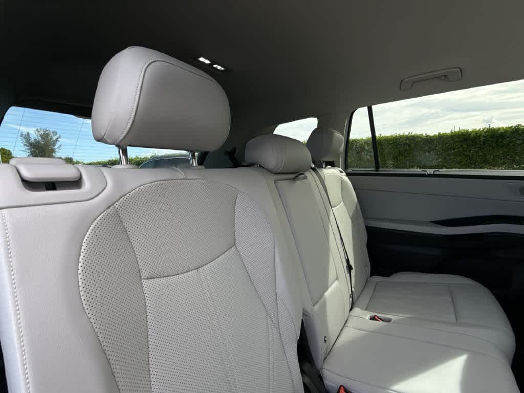 2027 Volkswagen Atlas SE w/Technology