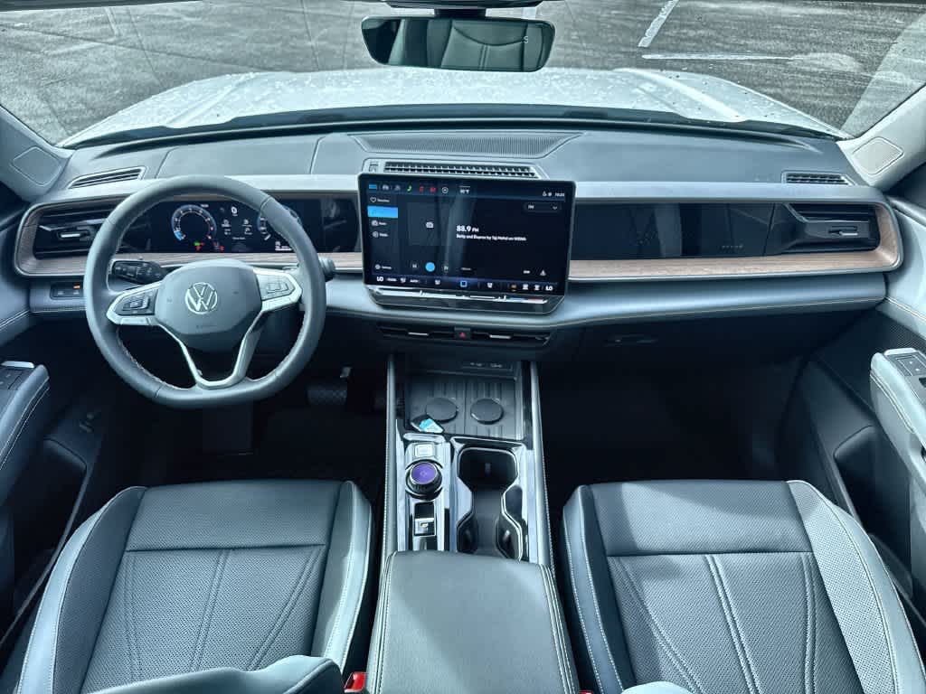 2027 Volkswagen Atlas SE w/Technology