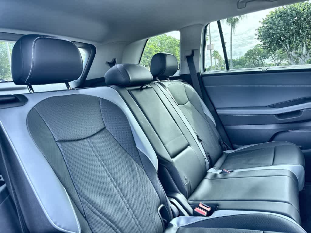 2027 Volkswagen Atlas SE w/Technology