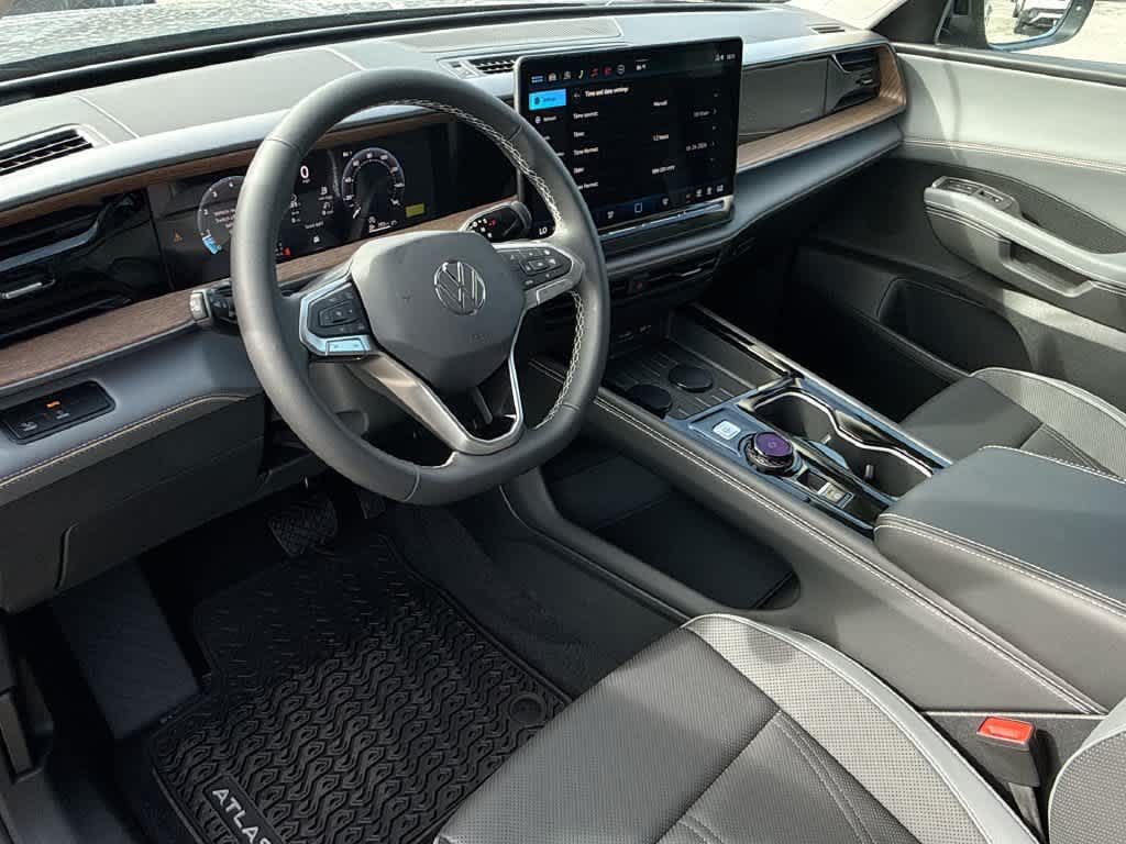 2027 Volkswagen Atlas SE w/Technology