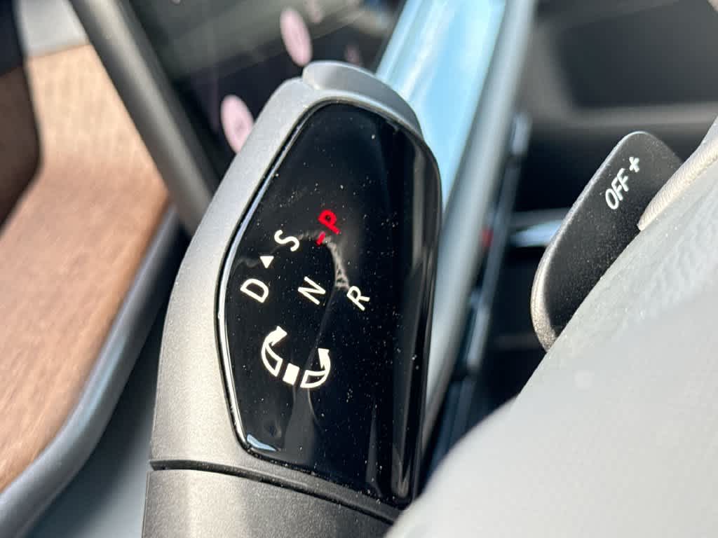 2027 Volkswagen Atlas SE w/Technology