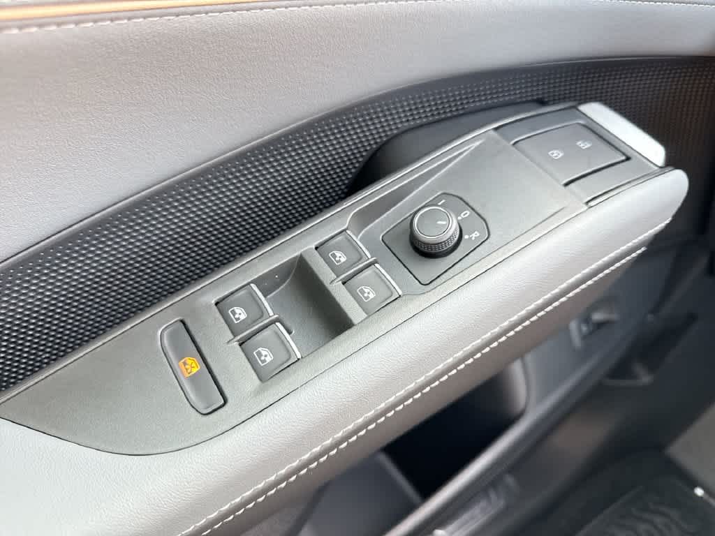 2027 Volkswagen Atlas SE w/Technology