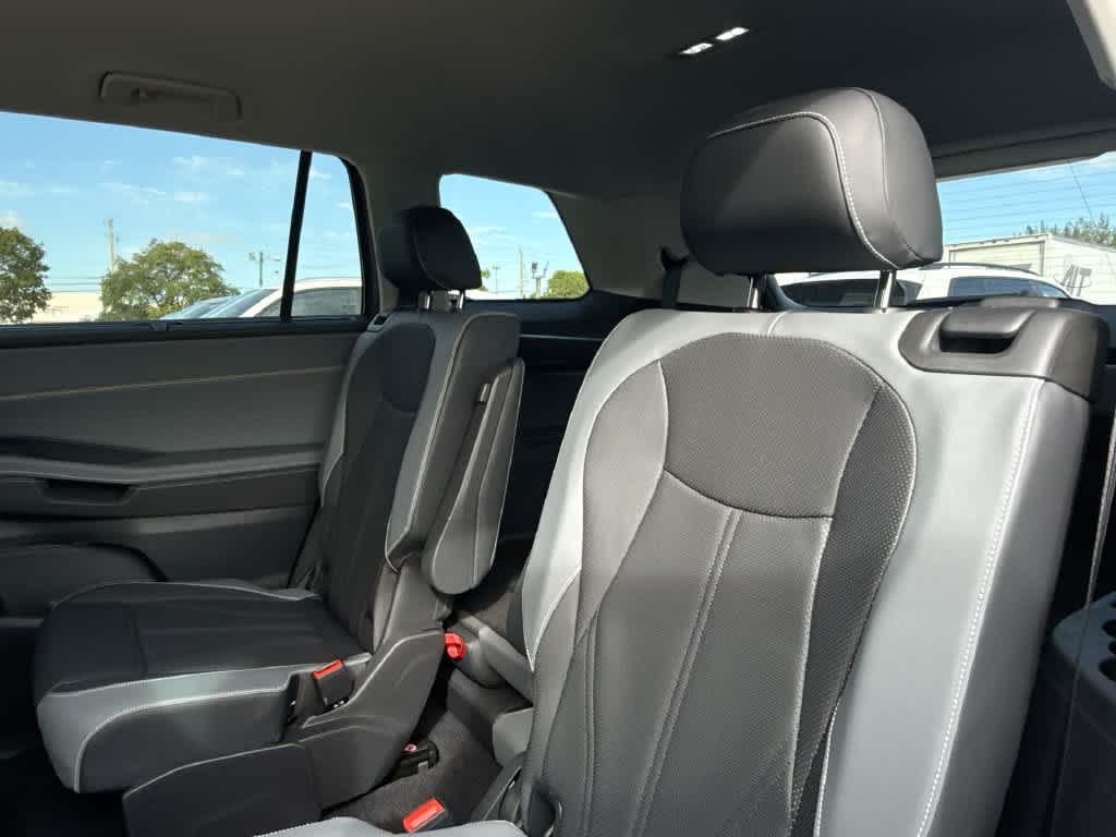 2027 Volkswagen Atlas SE w/Technology