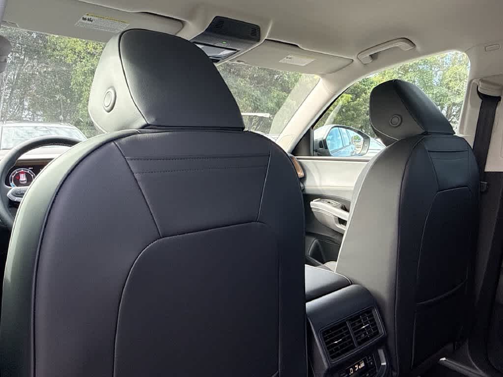 2027 Volkswagen Atlas SE w/Technology