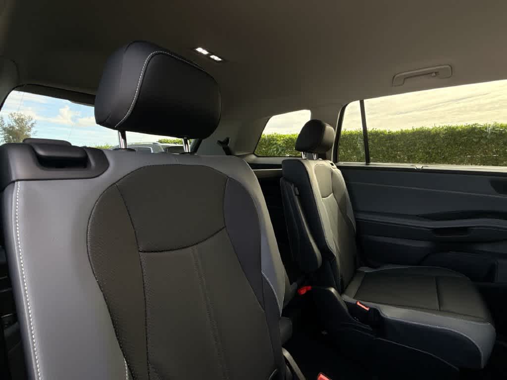 2027 Volkswagen Atlas SE w/Technology