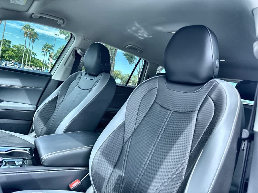 2027 Volkswagen Atlas SE w/Technology