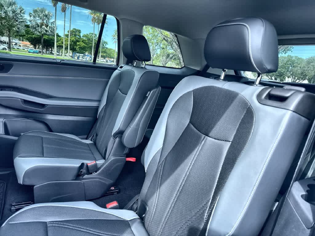 2027 Volkswagen Atlas SE w/Technology