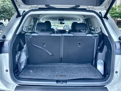 2027 Volkswagen Atlas SE w/Technology