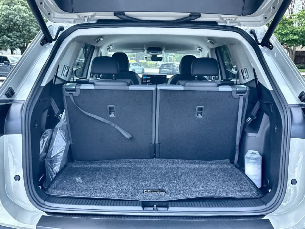 2027 Volkswagen Atlas SE w/Technology