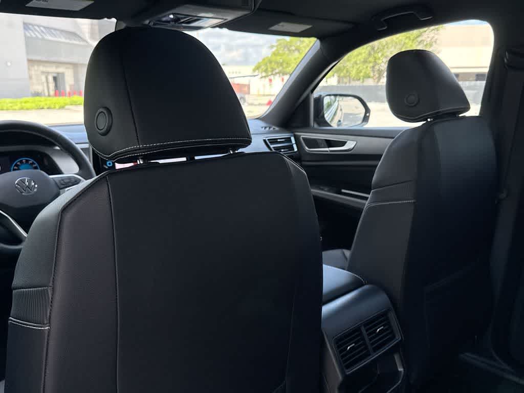2026 Volkswagen Atlas Cross Sport 2.0T SE w/Technology