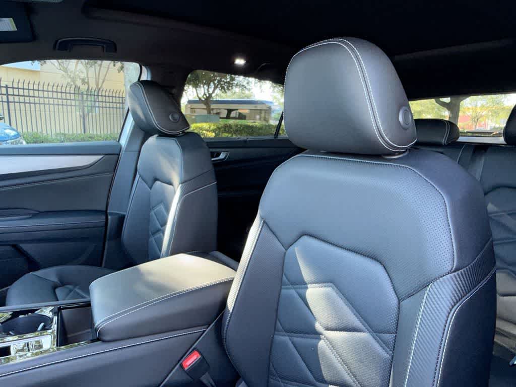 2026 Volkswagen Atlas Cross Sport 2.0T SE w/Technology