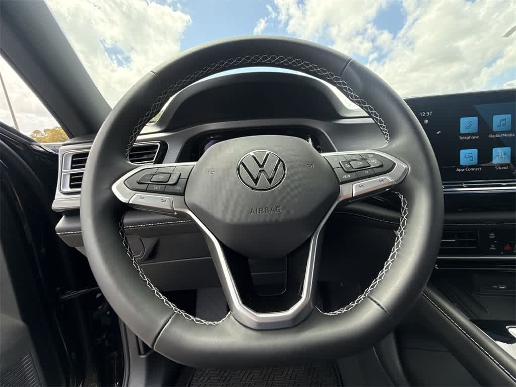 2026 Volkswagen Atlas Cross Sport 2.0T SE w/Technology