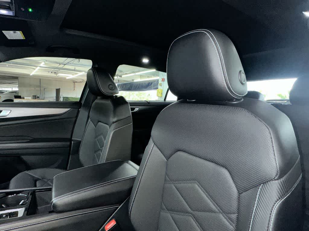 2024 Volkswagen Atlas Cross Sport 2.0T SE w/Technology