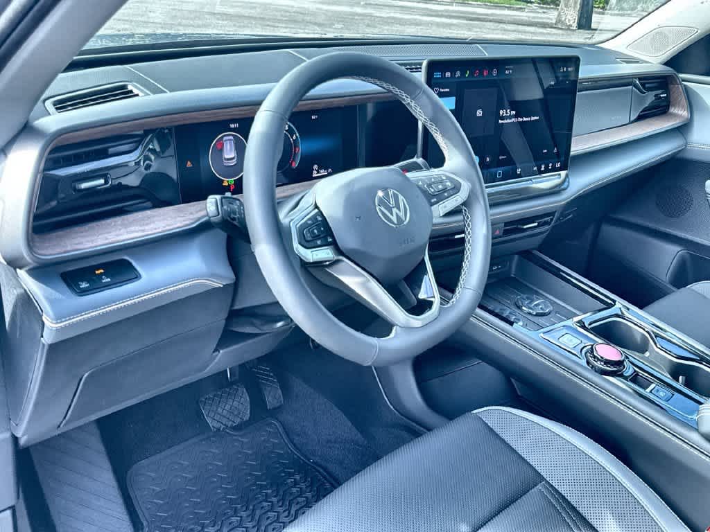 2027 Volkswagen Atlas SE w/Technology