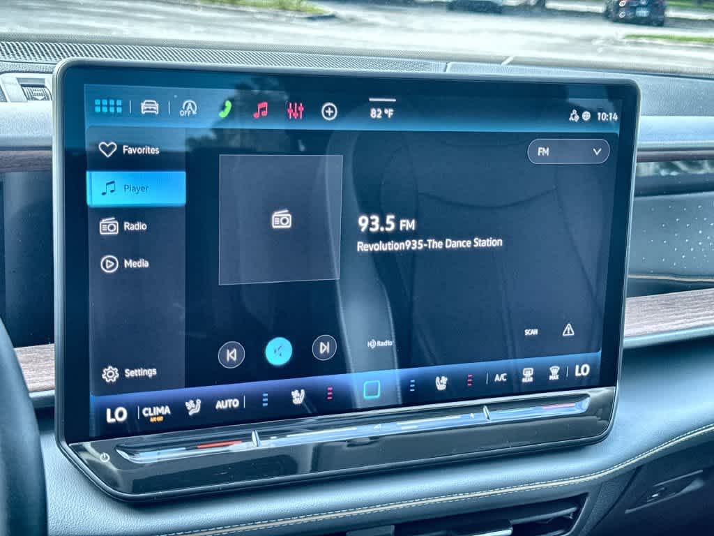 2027 Volkswagen Atlas SE w/Technology