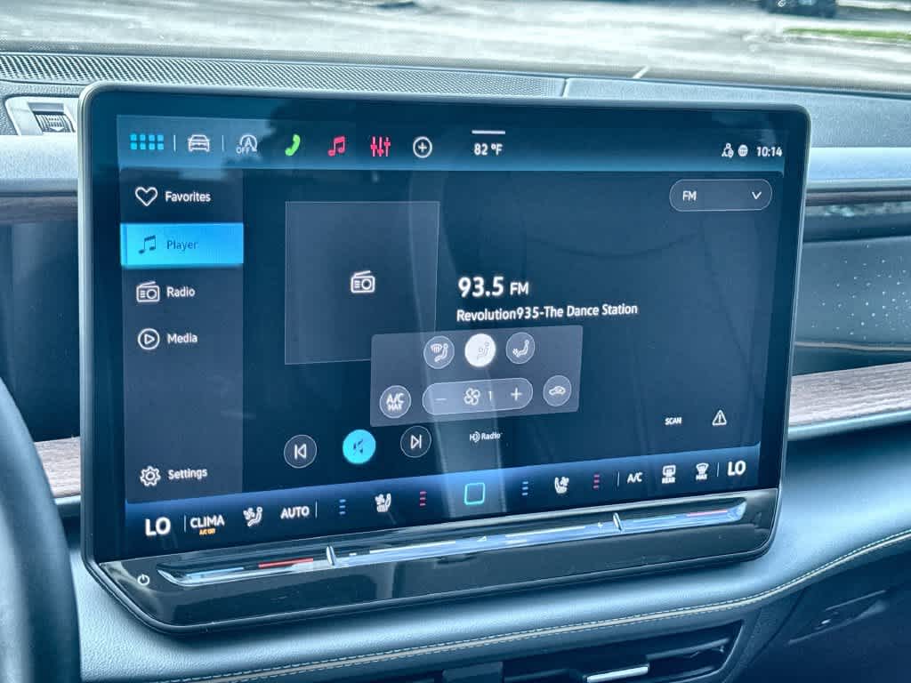 2027 Volkswagen Atlas SE w/Technology