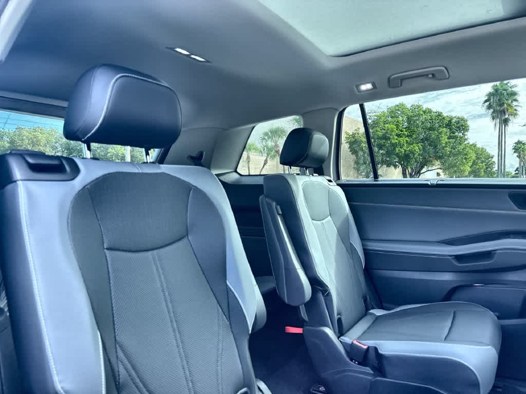 2027 Volkswagen Atlas SE w/Technology