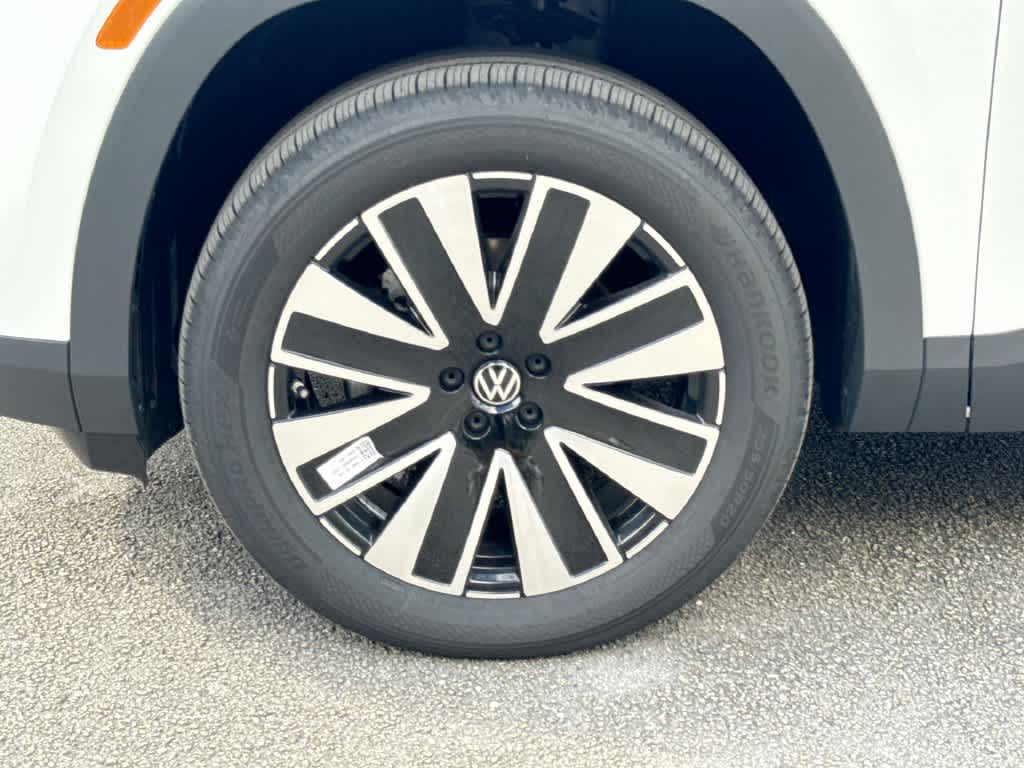 2027 Volkswagen Atlas SE w/Technology