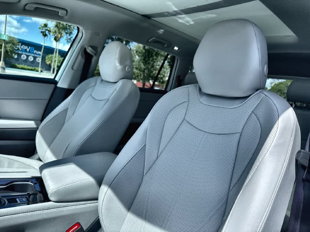 2027 Volkswagen Atlas SE w/Technology