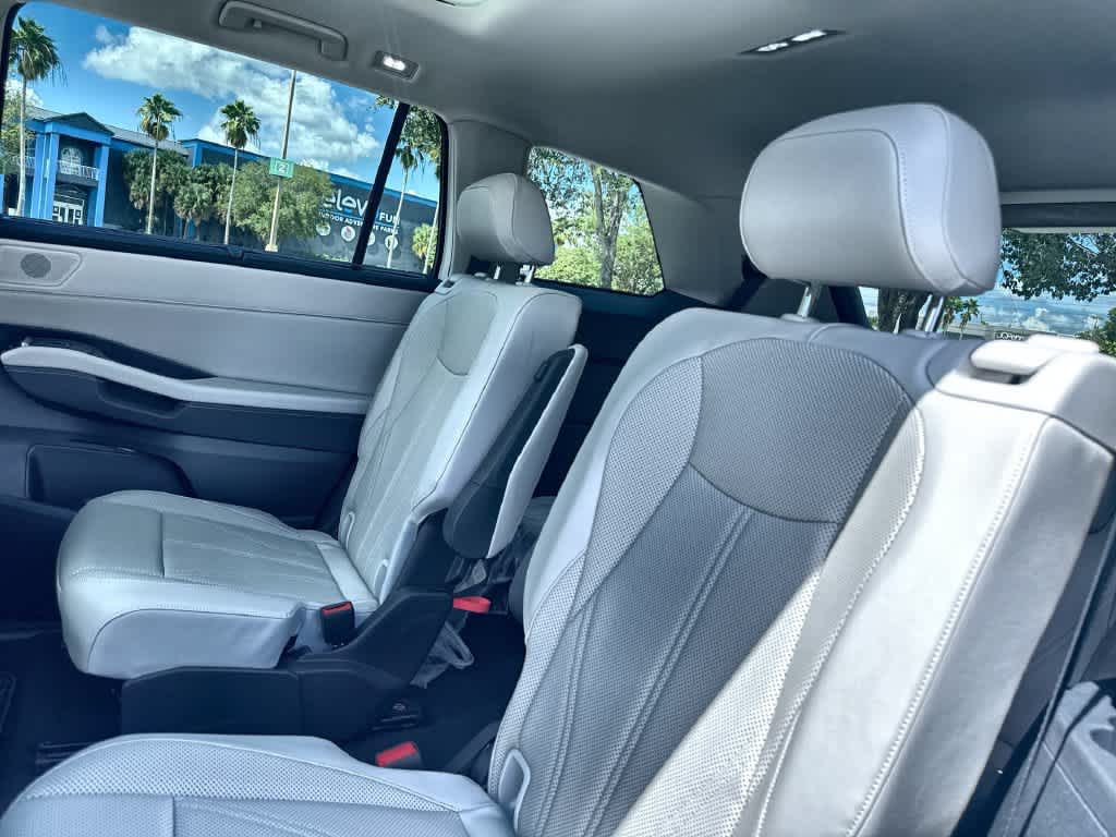 2027 Volkswagen Atlas SE w/Technology