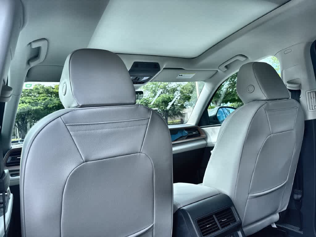 2027 Volkswagen Atlas SE w/Technology