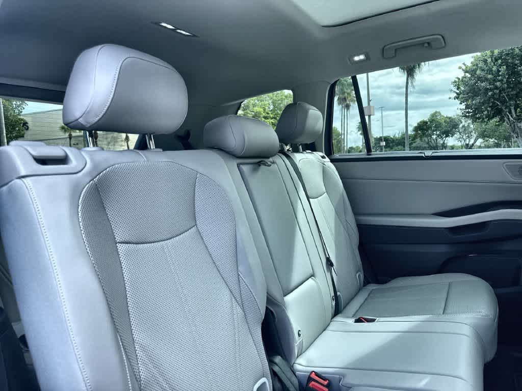 2027 Volkswagen Atlas SE w/Technology