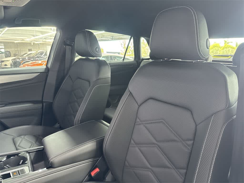 2026 Volkswagen Atlas Cross Sport 2.0T SE w/Technology